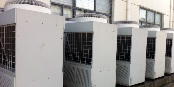 如何應對校園出現“天價”熱水？空氣能熱水器讓師生用水更安心！